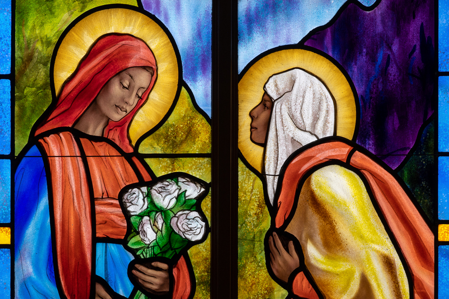A detail image of a stained glass window in the Sacred Heart Chapel on the University of Portland campus depicting the annunciation with two female figures.