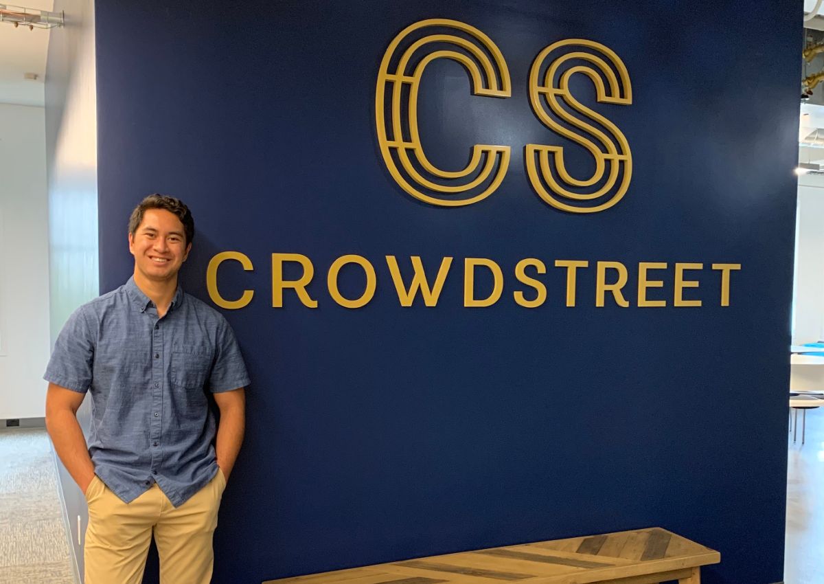 Cyrus Maunakea in front of Crowdstreet sign
