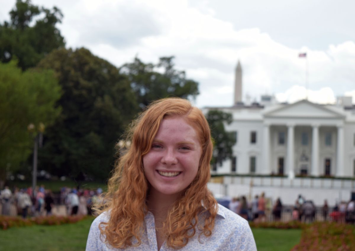 Mollie Rutz in front of the White House