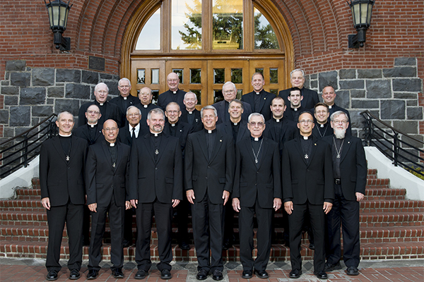 Holy Cross community in front of Waldschmidt building