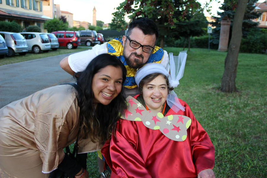 students with adults in costumes at L'Arche Bologna 
