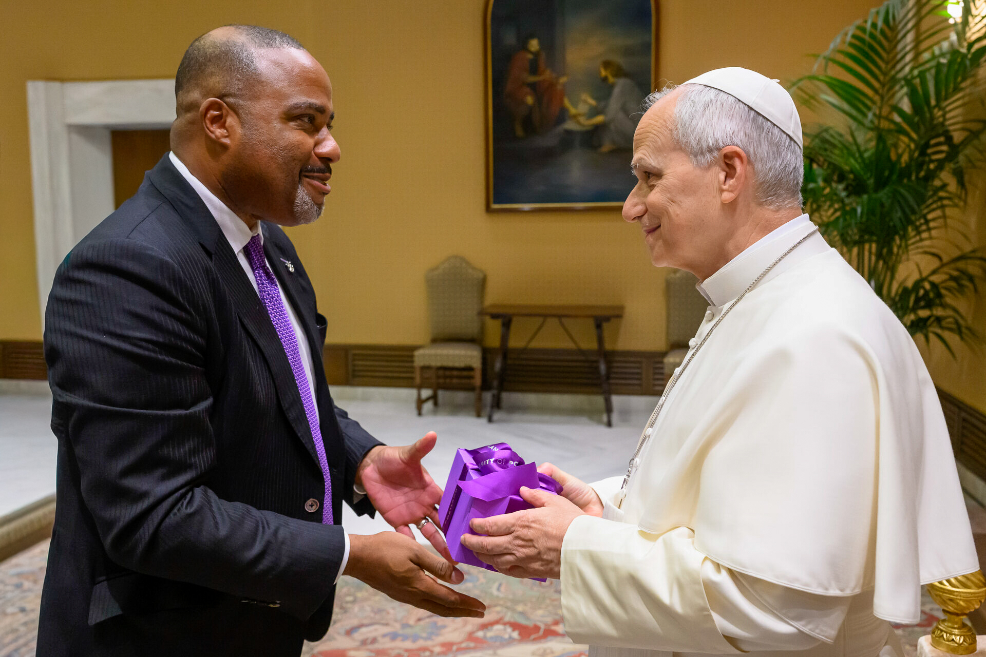 Dr Kelly greets Pope Leo with a gift during their meeting at the Vatican.