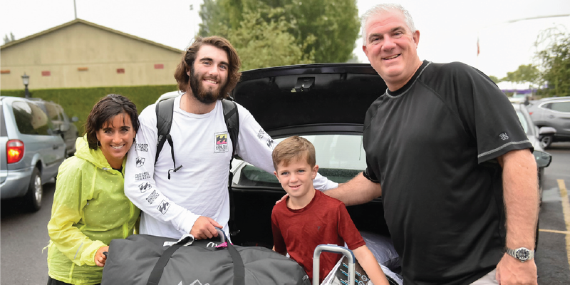 photo of student unloading car with family