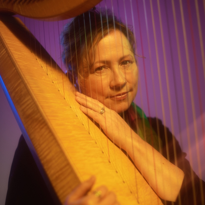 Mo with harp